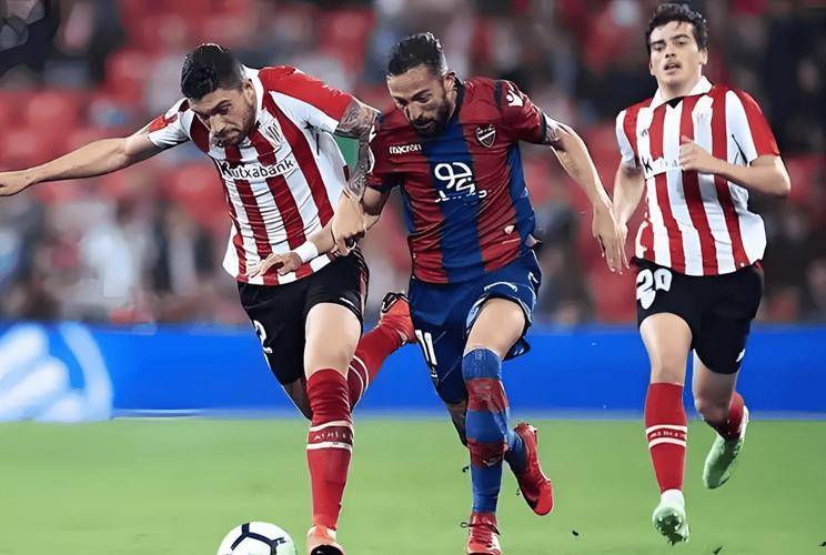 里尔客场胜圣埃蒂安，保持占优形势的简单介绍